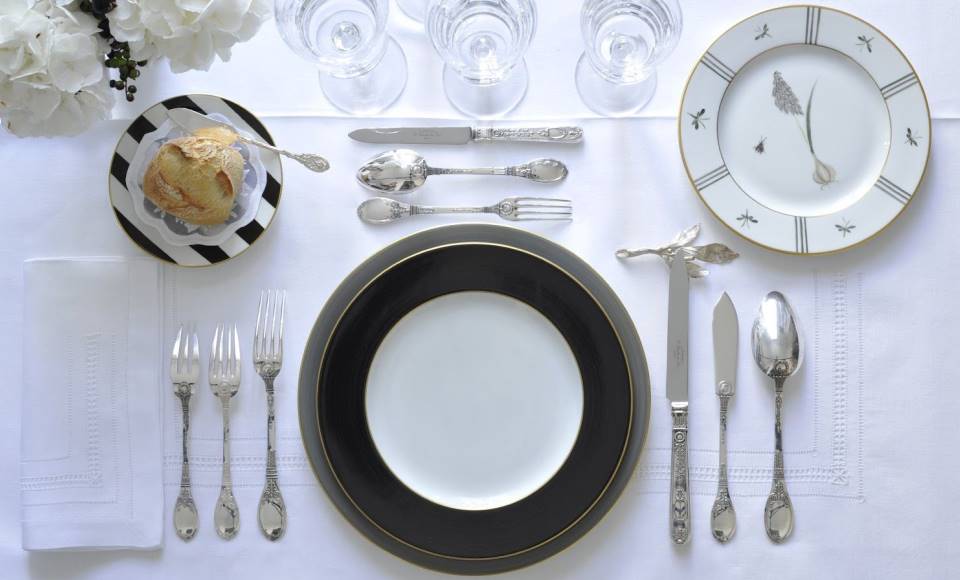 How to set a formal and refined table? TB Groupe's tips on proper table etiquette! 